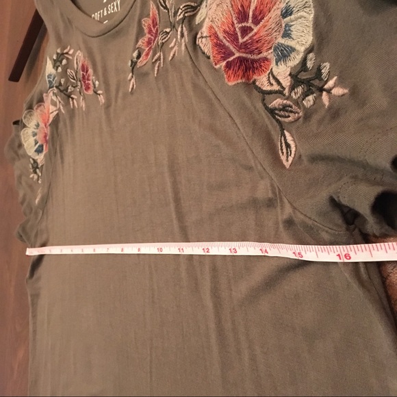 American Eagle Olive Green Cold Shoulder Top - Picture 5 of 7